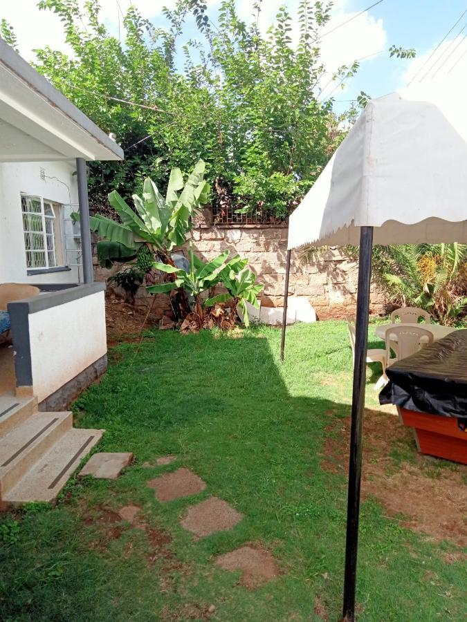 Pinkroses Gardens Hostel ナイロビ エクステリア 写真