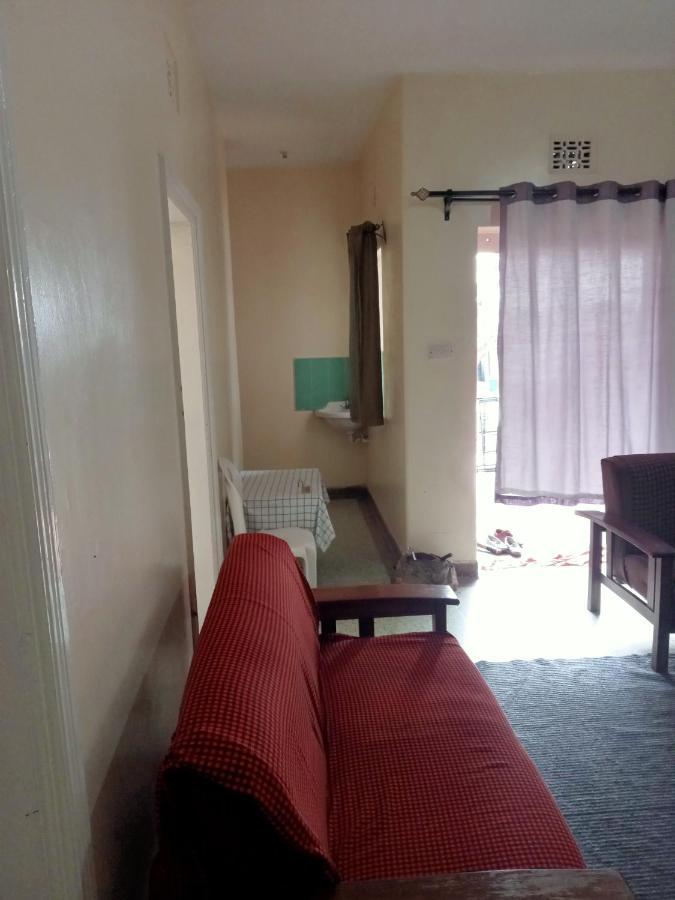 Pinkroses Gardens Hostel ナイロビ エクステリア 写真