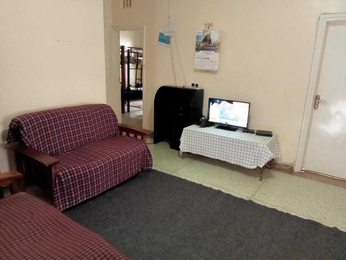 Pinkroses Gardens Hostel ナイロビ エクステリア 写真