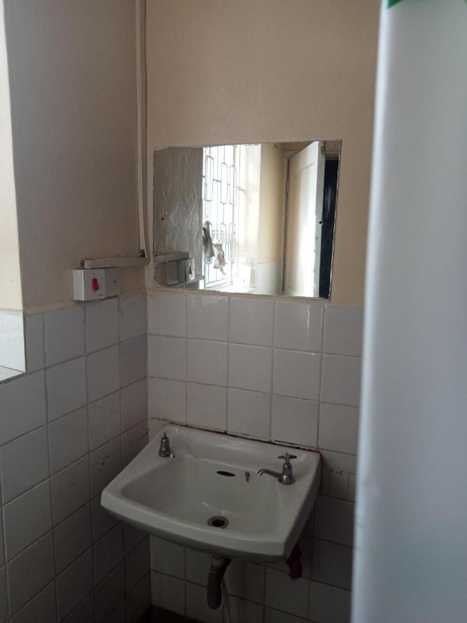 Pinkroses Gardens Hostel ナイロビ エクステリア 写真