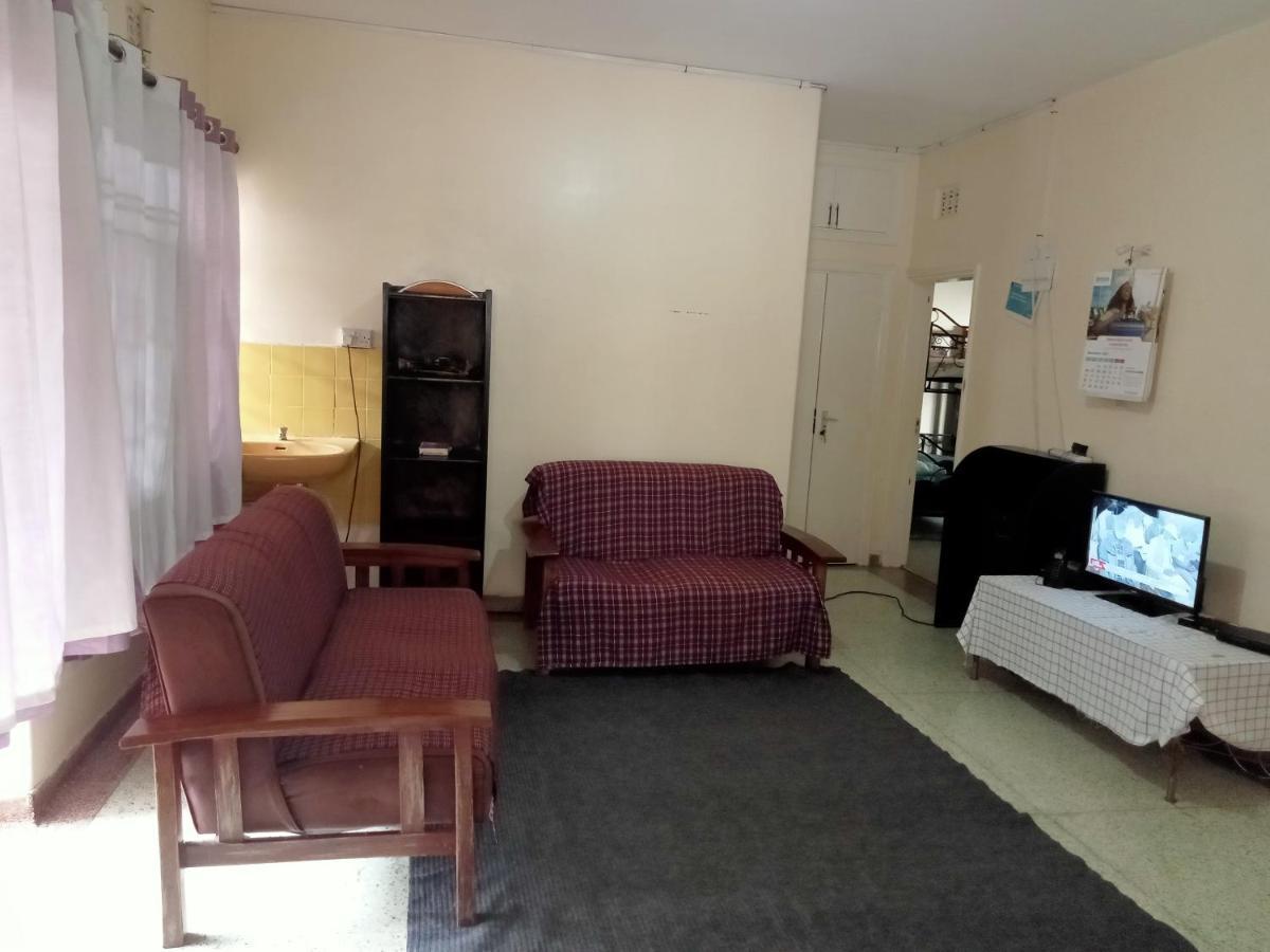 Pinkroses Gardens Hostel ナイロビ エクステリア 写真