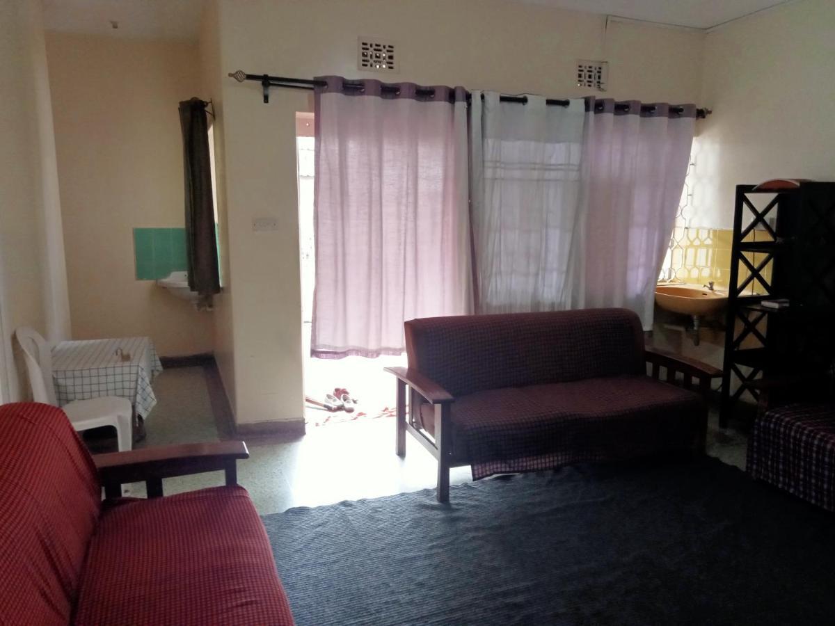 Pinkroses Gardens Hostel ナイロビ エクステリア 写真