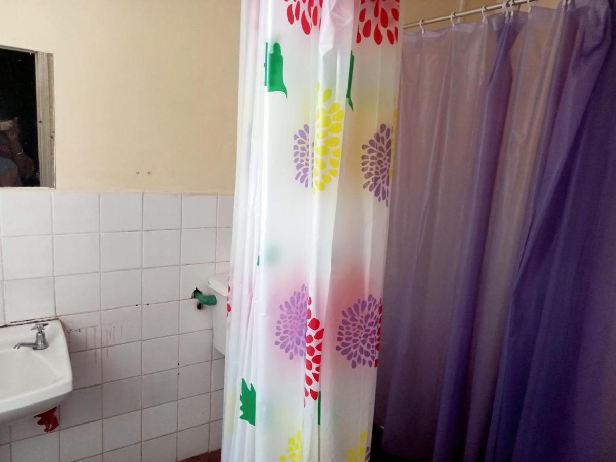 Pinkroses Gardens Hostel ナイロビ エクステリア 写真