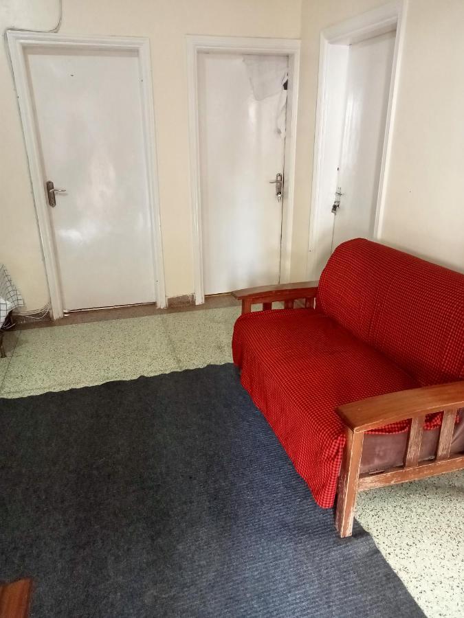 Pinkroses Gardens Hostel ナイロビ エクステリア 写真