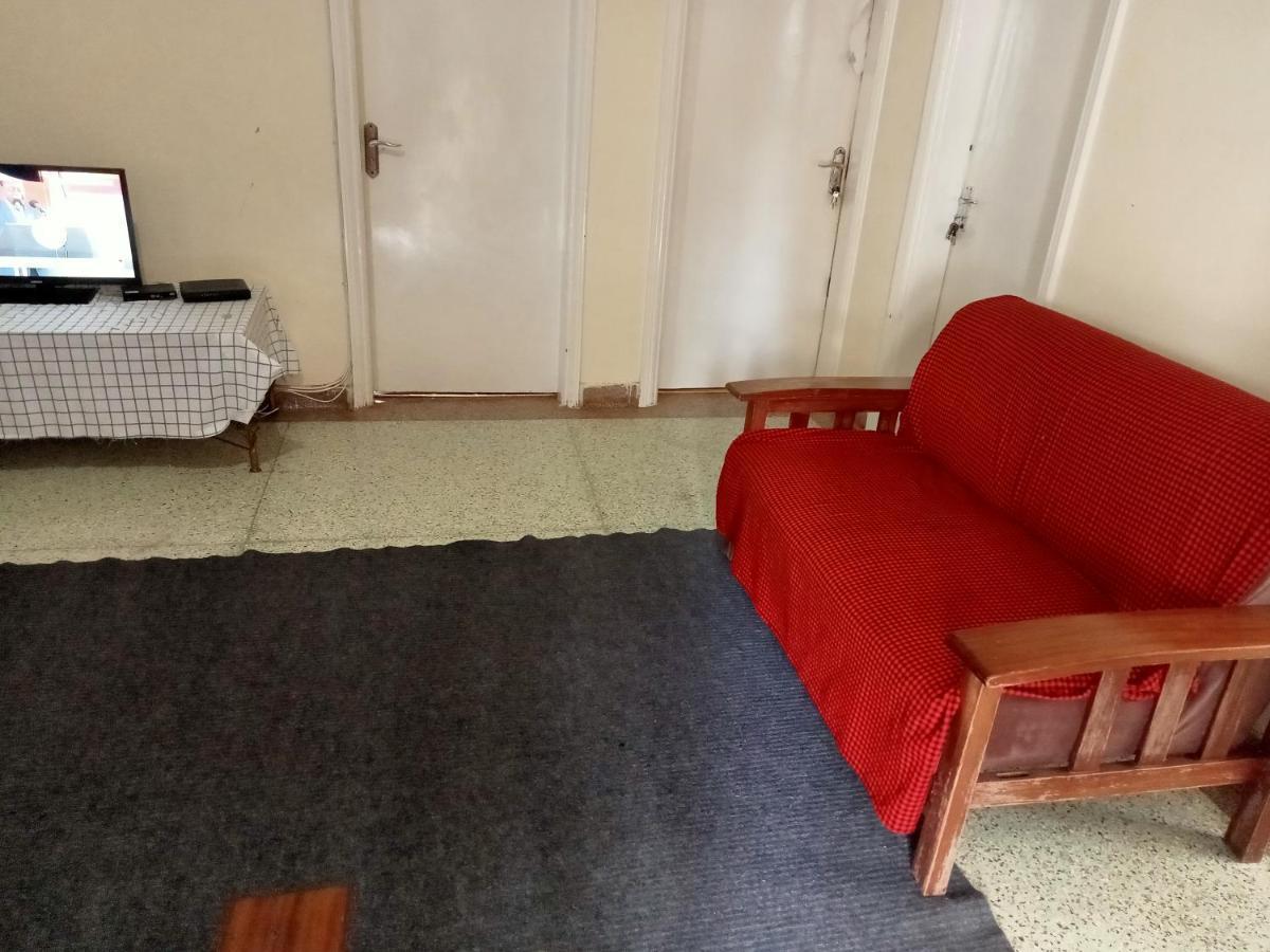 Pinkroses Gardens Hostel ナイロビ エクステリア 写真