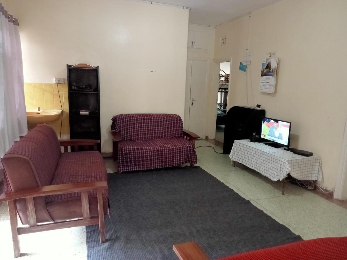 Pinkroses Gardens Hostel ナイロビ エクステリア 写真