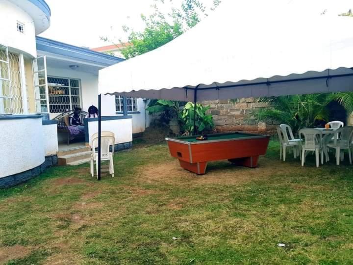 Pinkroses Gardens Hostel ナイロビ エクステリア 写真